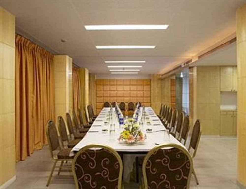 ת'יין Hotel Satkar Residency מראה חיצוני תמונה